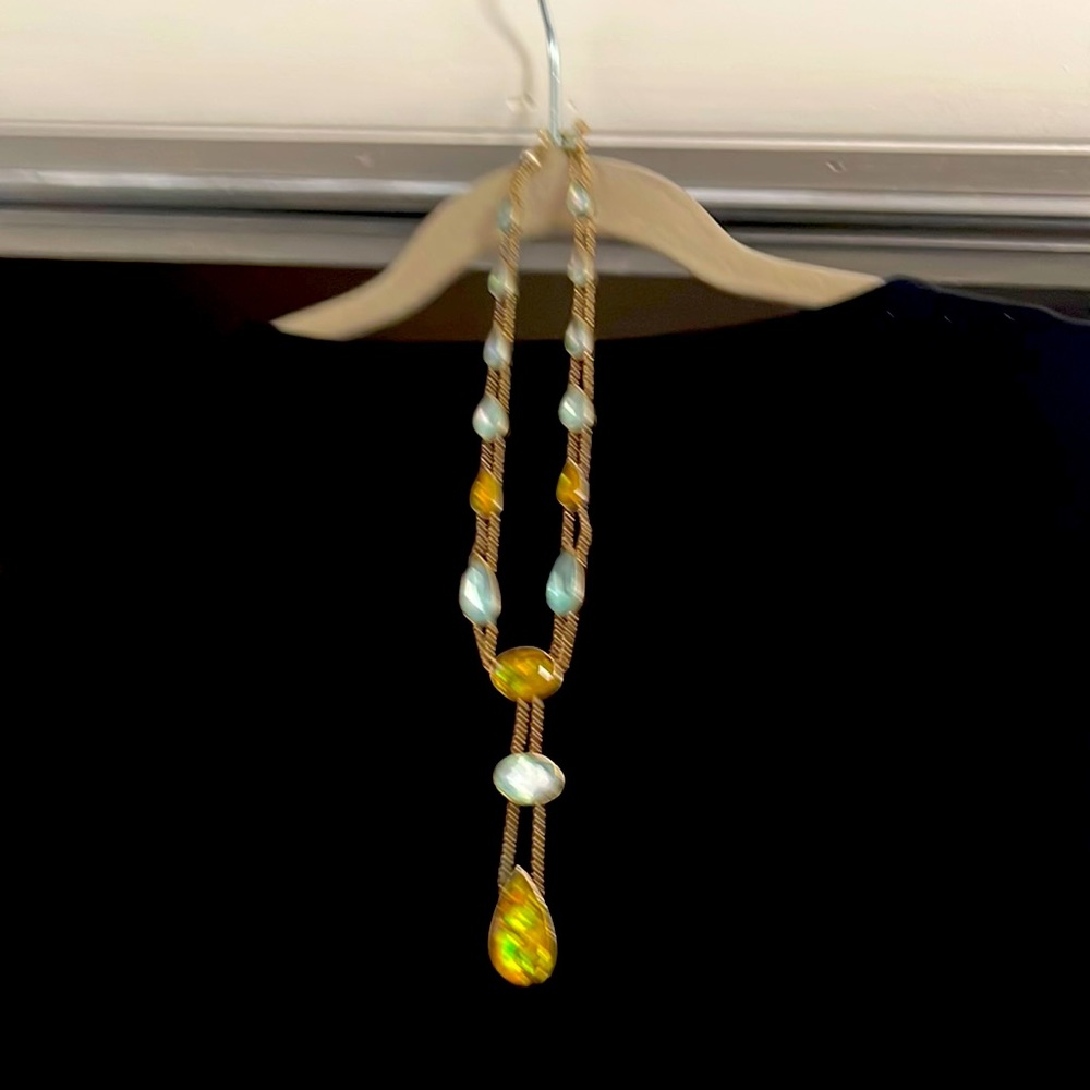 Women’s necklace with 17 stones
